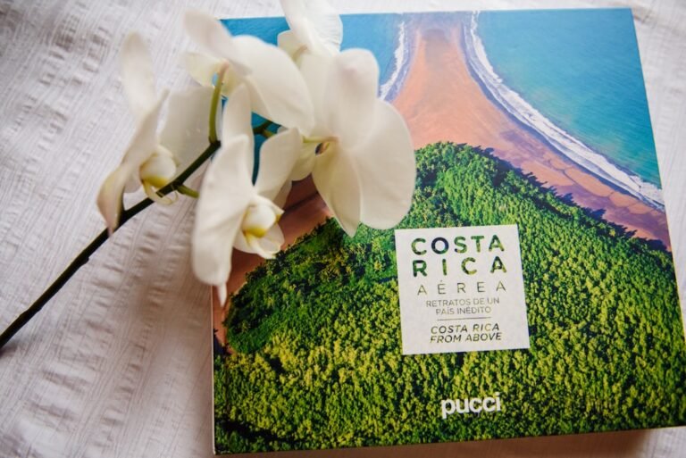 Costa Rica guidebook and notebook for regional cost planning